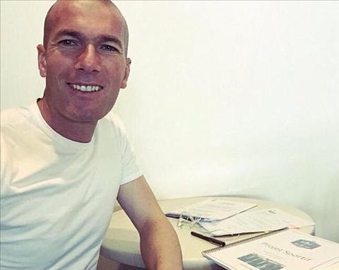 Real truoc nguy co trang tay Thoi co vang cho Zinedine Zidane hinh anh 2