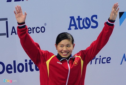 Ánh Viên lần đầu cười tươi khi về đích ở SEA Games