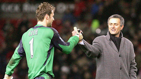 Mourinho lên tiếng về tương lai Petr Cech