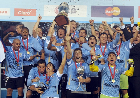 Danh sach cau thu doi tuyen quoc gia Uruguay tham du giai dau Copa America 2015 hinh anh