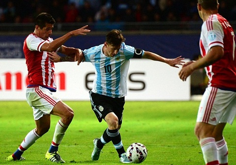 Argentina vs Uruguay Dung de Messi tro thanh noi am anh hinh anh