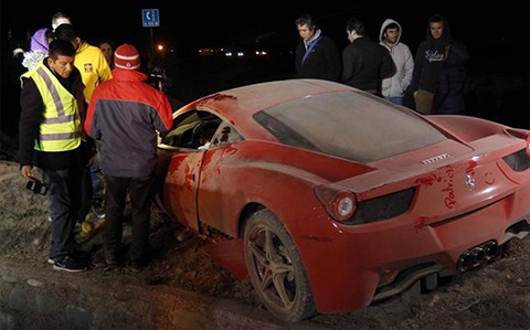 NÓNG: Arturo Vidal chết hụt vì tai nạn ô tô