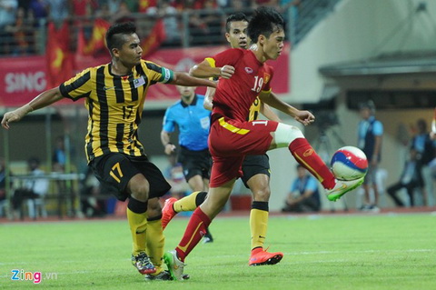 Cú tâng bóng thành bàn siêu kỹ thuật của Văn Toàn