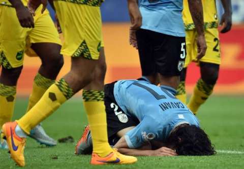 Sát thủ Cavani có thể phải chia tay Copa America 2015