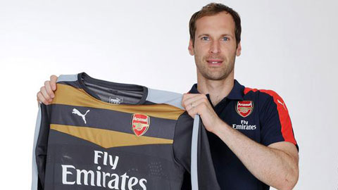 Thu mon Petr Cech le ra da khoac ao Arsenal tu lau hinh anh