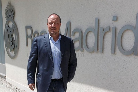 Benitez chinh thuc ky hop dong 3 nam voi Real Madrid