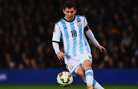 Copa America 2015 Duoc phuc vu Messi da la mot dac an hinh anh