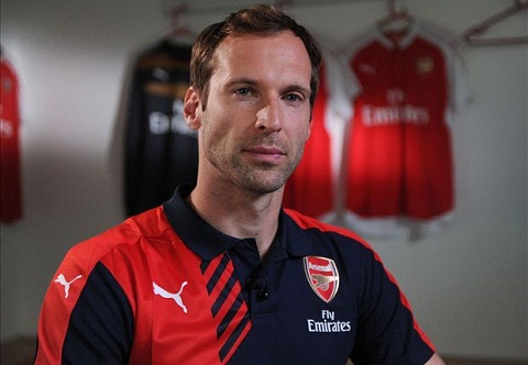 Mua Petr Cech la sai lam cua Arsenal hinh anh