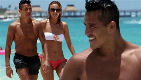 Alexis Sanchez yêu lại từ đầu, HLV Wenger...đau đầu