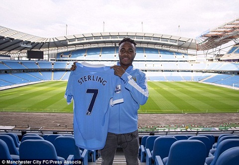 Sterling cung Man City toi Viet Nam hinh anh