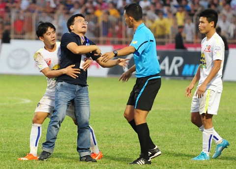 V-League tinh thue trong tai ngoai Lai nho co tren ngon hinh anh