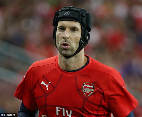Arsenal mua Petr Cech, Wenger so sanh voi Van der Sar hinh anh