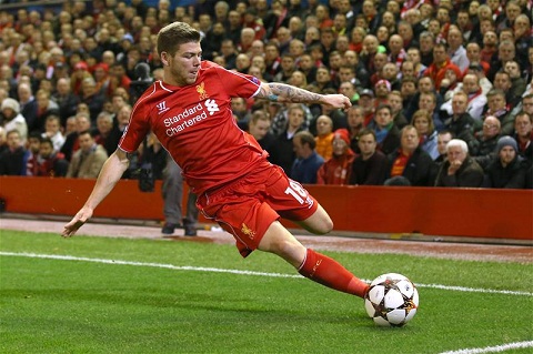 Real lên kế hoạch chiêu mộ hậu vệ của Liverpool