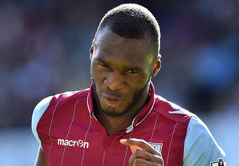 CHÍNH THỨC: Liverpool kích nổ bom tấn Benteke