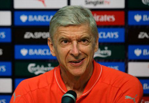 HLV Wenger nói gì trước thông tin được cấp 200 triệu bảng để mua sắm?