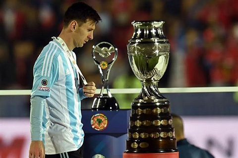 Argentina that bai tai Copa America 2015 Tren doi chan cua ke ve nhi vi dai hinh anh