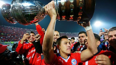 Alexis Sanchez thành công cùng Arsenal và ĐT Chile: Nỗi lo thể lực
