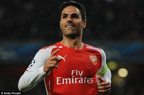 Vừa được kí hợp đồng mới, đội trưởng Arsenal lại dính chấn thương