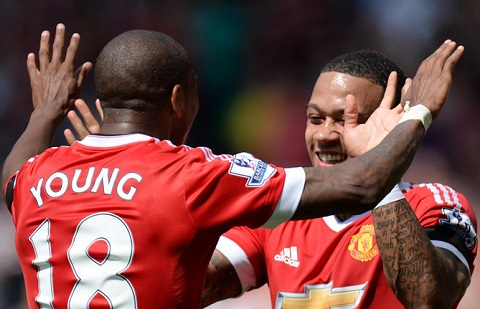 Ashley Young: “Depay sẽ giúp M.U hạ sát PSV”