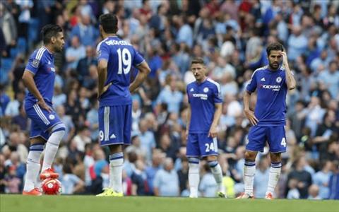 Chelsea khoi dau cham chap Premier League 201516 Coi chung vang Top 4 hinh anh