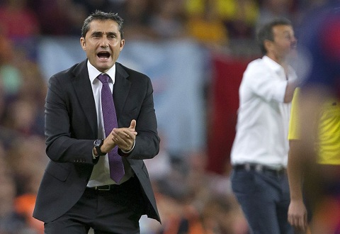 HLV Bilbao sướng rơn sau khi thủ hòa Barca và giành chức vô địch sau 31 năm