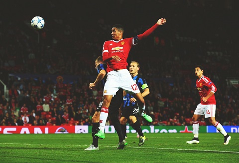 Rio Ferdinand: Smalling đang là một quái vật ở hàng thủ