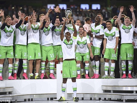 Bendtner giup Wolfsburg gianh sieu cup Duc