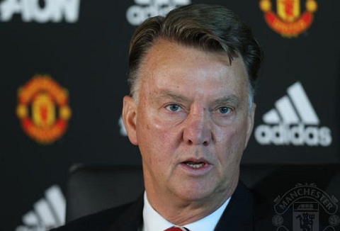 Sốc: Giận dữ vì bị quây vụ Pedro, HLV Van Gaal chửi phóng viên điếc
