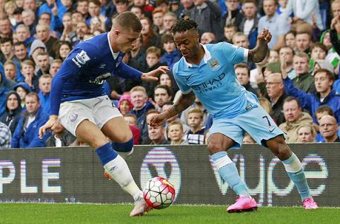 Everton 0-2 Man City, vong 3 Premier League Doi canh Sterling Kolarov hinh anh 2