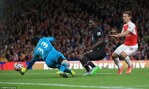 Arsenal vs Liverpool nguoi hung Petr Cech hinh anh
