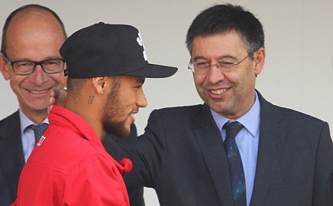 MU chieu mo Neymar voi gia ky luc the gioi trong he 2015 hinh anh