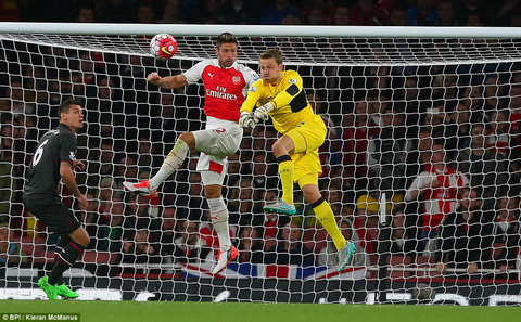 Thủ thành Simon Mignolet tiết lộ lí do từ chối mặc áo số 1 ở Liverpool