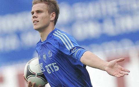 Arsenal ngắm nghía sát thủ người Nga cho phiên chợ đông