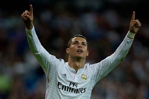 Ronaldo da trung phong tren hang cong Real Madrid hinh anh