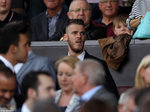 Van Gaal đe dọa: De Gea đừng mơ rời khỏi M.U dễ dàng