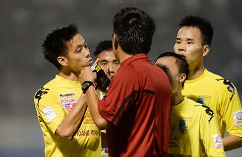 Trọng tài xem cầu thủ HAGL như cậu bé 18 tuổi