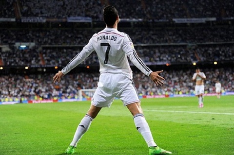 Real se ban Ronaldo cho PSG neu nhan duoc 1 ty euro hinh anh