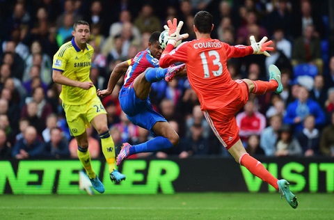 Ác mộng dành cho Chelsea: Thủ môn Courtois dính chấn thương đầu gối