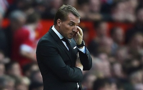 That bai trong tran derby nuoc Anh, HLV Brendan Rodgers dang dung truoc gia treo co hinh anh