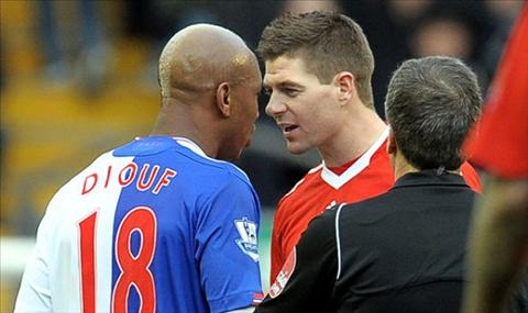 Cuu sao Liverpool tiet lo soc Gerrard phan biet chung toc, khong ua da den hinh anh