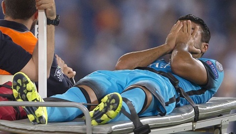 Nainggolan xin lỗi Rafinha sau pha vào bóng mang tính triệt hạ