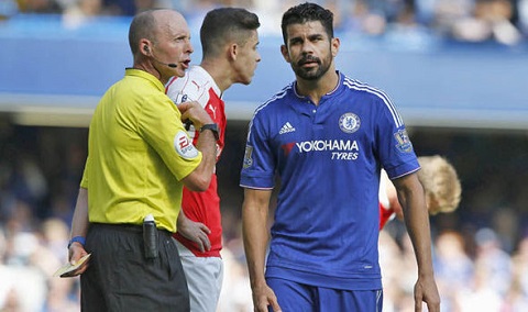 Diego Costa xung dang nhan 2 chiec the do tran nay