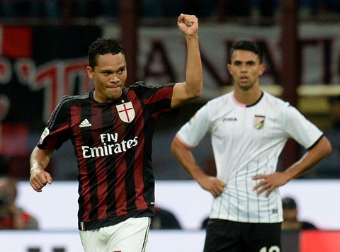 AC Milan 3-2 Palermo Carlos Bacca toa sang, Rossoneri thang kich tinh hinh anh