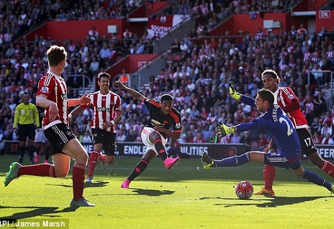 Dư âm Southampton 2-3 MU: Giá trị của Martial là đây!