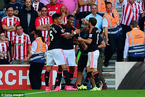 Thierry Henry mới và siêu De Gea cùng nhau tỏa sáng, M.U thắng kịch tính