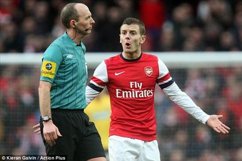 Cay cú trọng tài Mike Dean, Fan Arsenal muốn làm tới cùng!