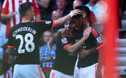 M.U trước lịch thi đấu khốc liệt: Chờ bản lĩnh Van Gaal!