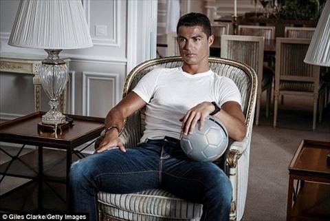 Ronaldo tu lam moi nhu de gay quy tu thien cho tre em Haiti hinh anh