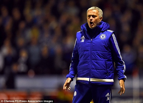 Mourinho tức giận tột độ vì Costa bị treo giò 3 trận
