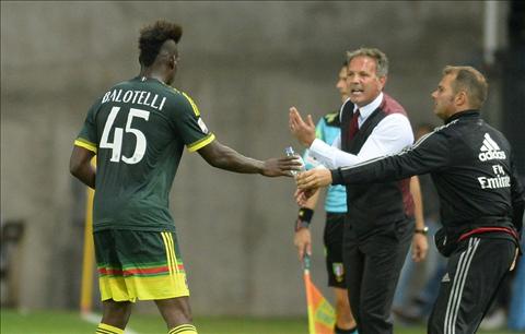 Người đại diện úp mở tương lai của tiền đạo Mario Balotelli